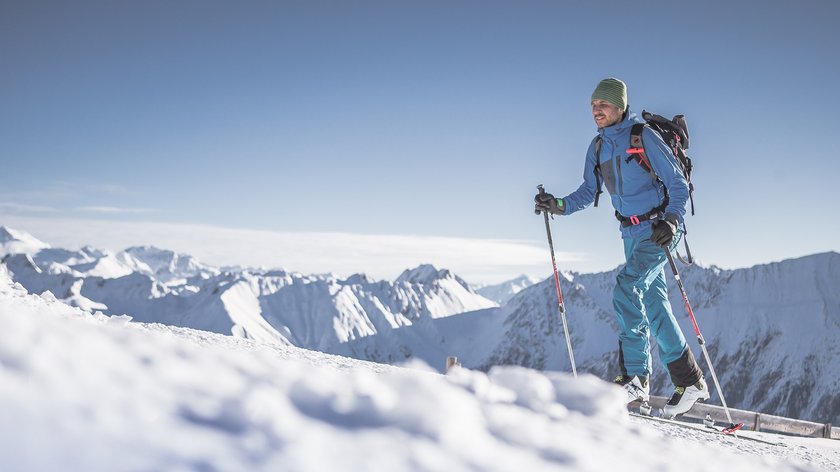 Escursione di scialpinismo serale a Valles Escursione di scialpinismo serale a Valles